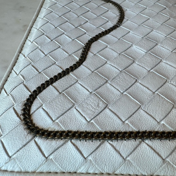 BOTTEGA VENETA 🔥RARE🔥Intrecciato Woven Nappa leather Zip around wallet. White. - Picture 7 of 11